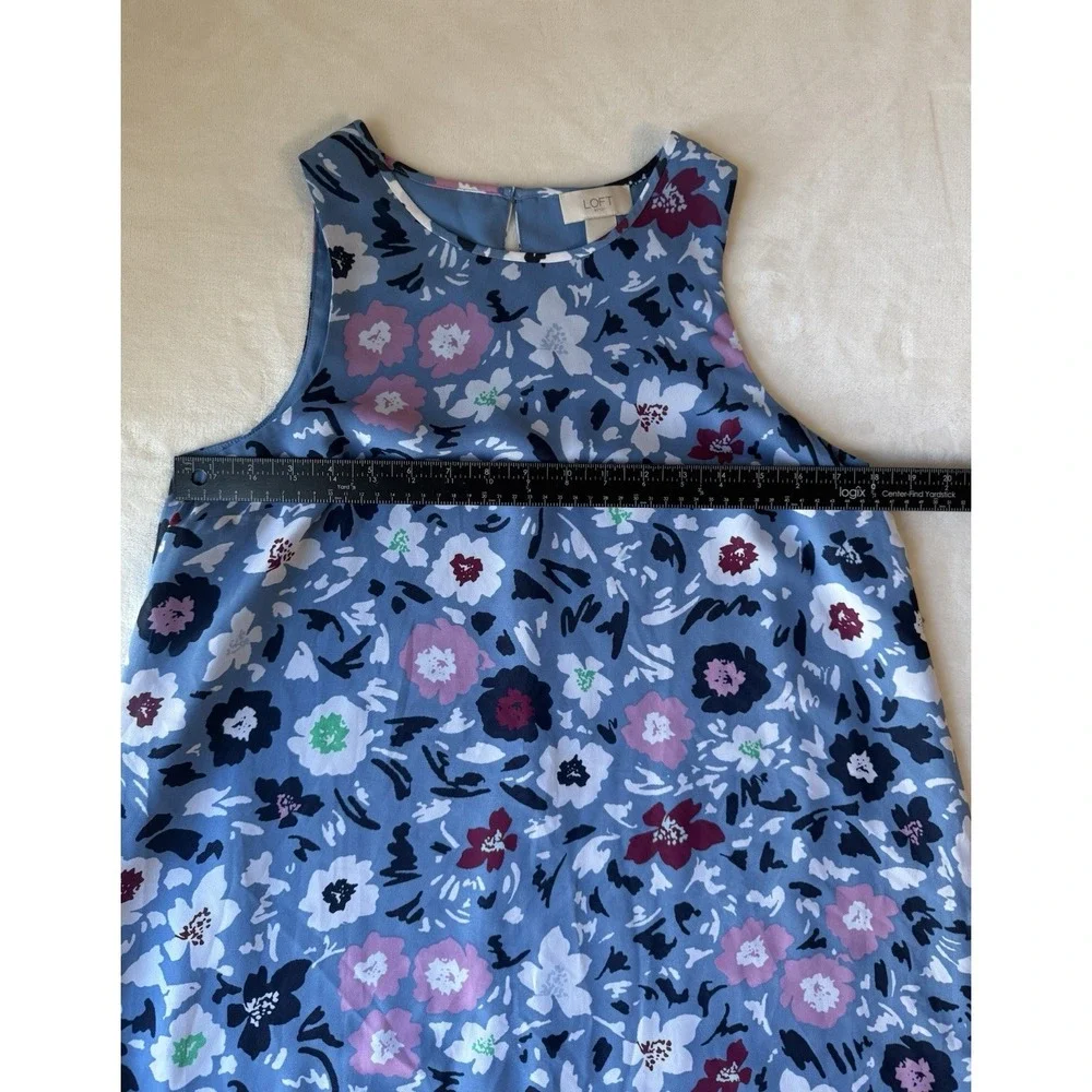 Loft Floral Sleeveless flowy peephole back closure Dress in Blue Size‎ M Summer